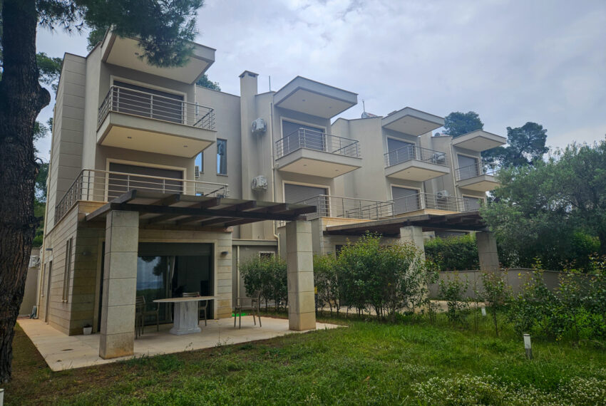Nikiti1709-1-10