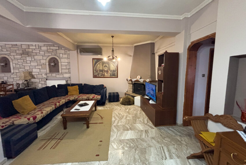 Moudania2581-9